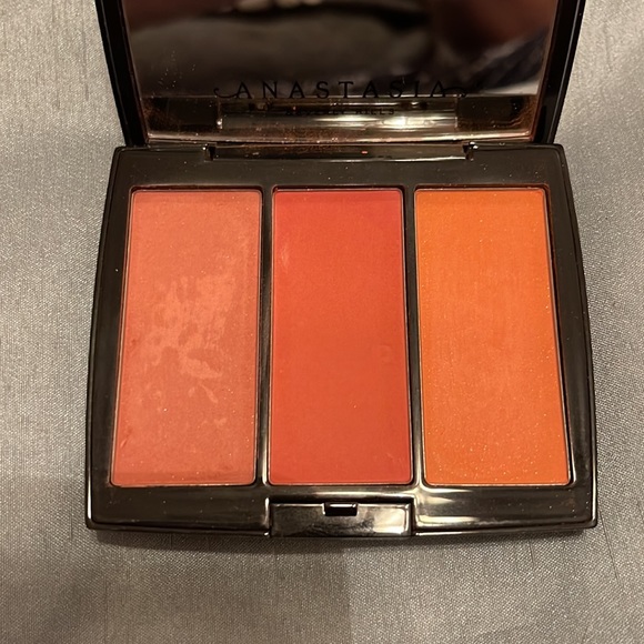 Peachy Love blush trio ABH - Picture 2 of 3